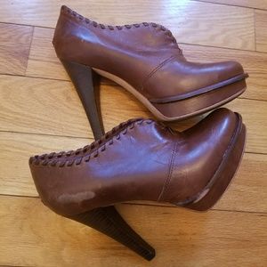UGG BROWN LEATHER HEELS